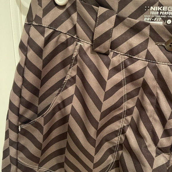 Nike Women's Golf Black and Gray Patterned Shorts - Picture 3 of 5